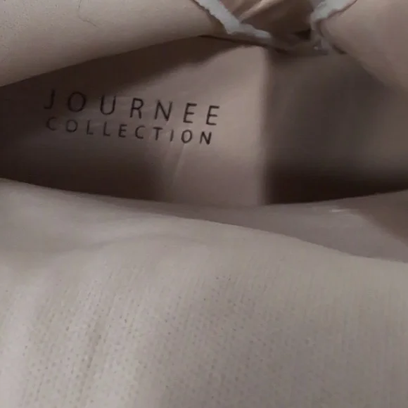 JOURNEE..Cream Knee-High Heeled Boots with Chunky Heel - Picture 6 of 10